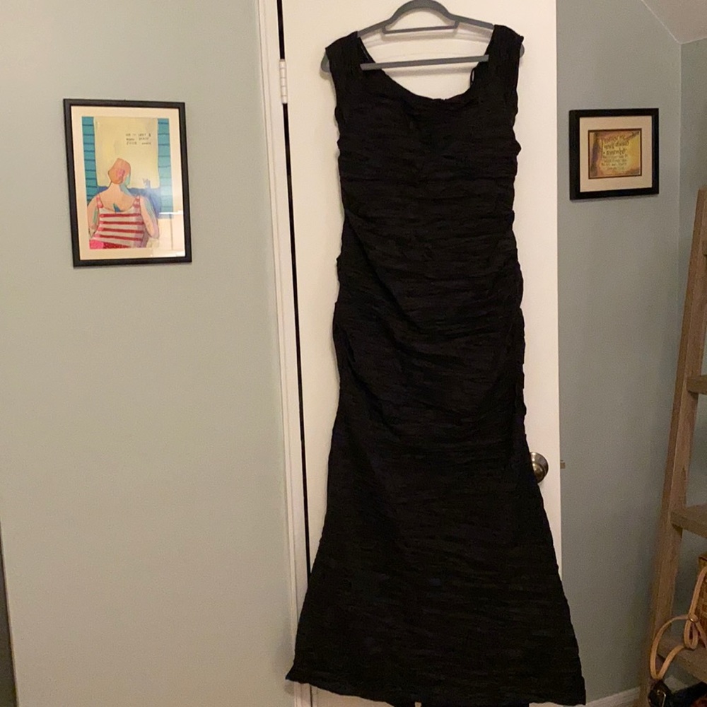 Alex Evenings size 16 trumpet gown with small train.It  fits like a 14.
